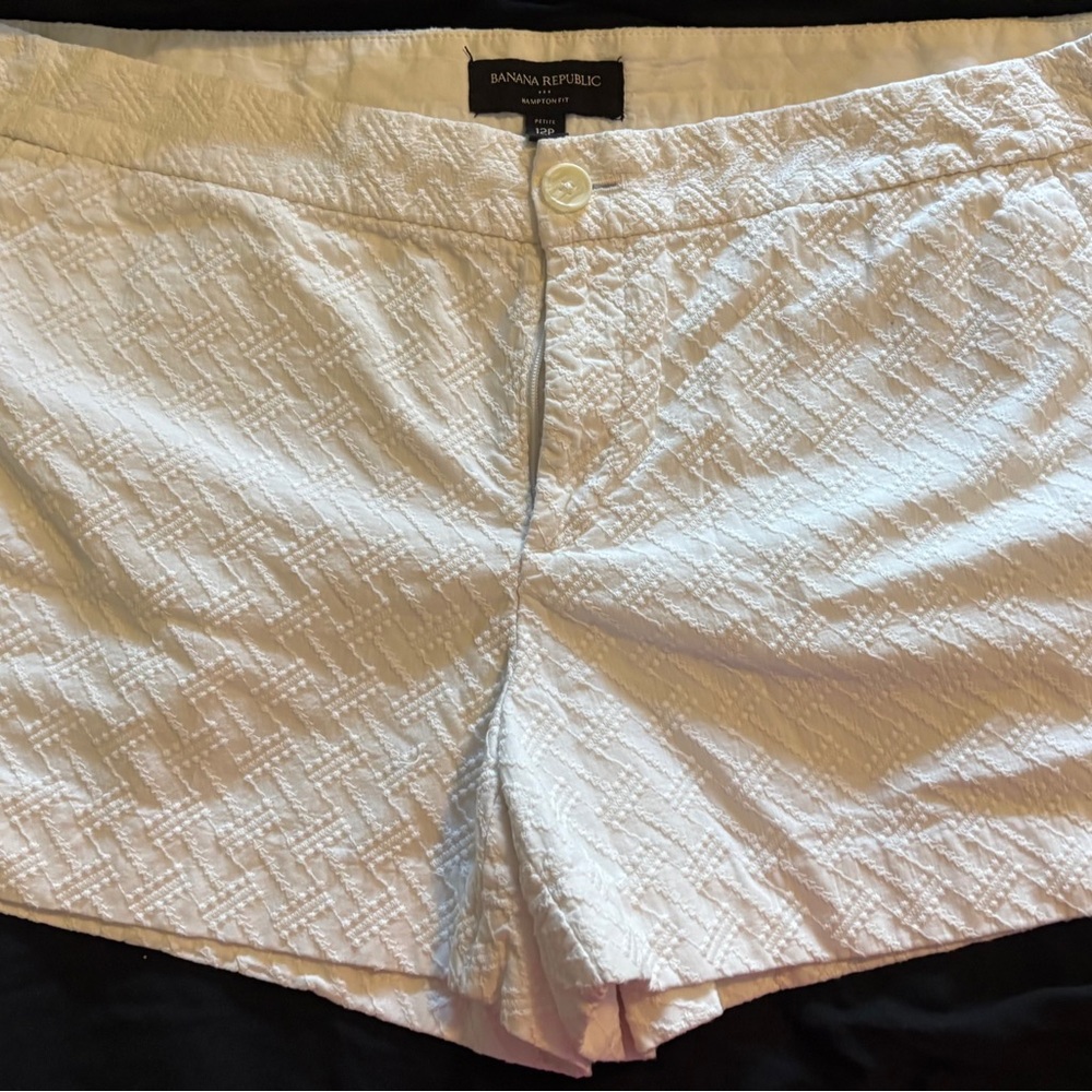 Banana Republic White Textured Bermuda Shorts - Classic Summer Staple